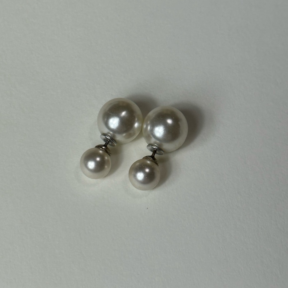 Vintage pearl earrings.